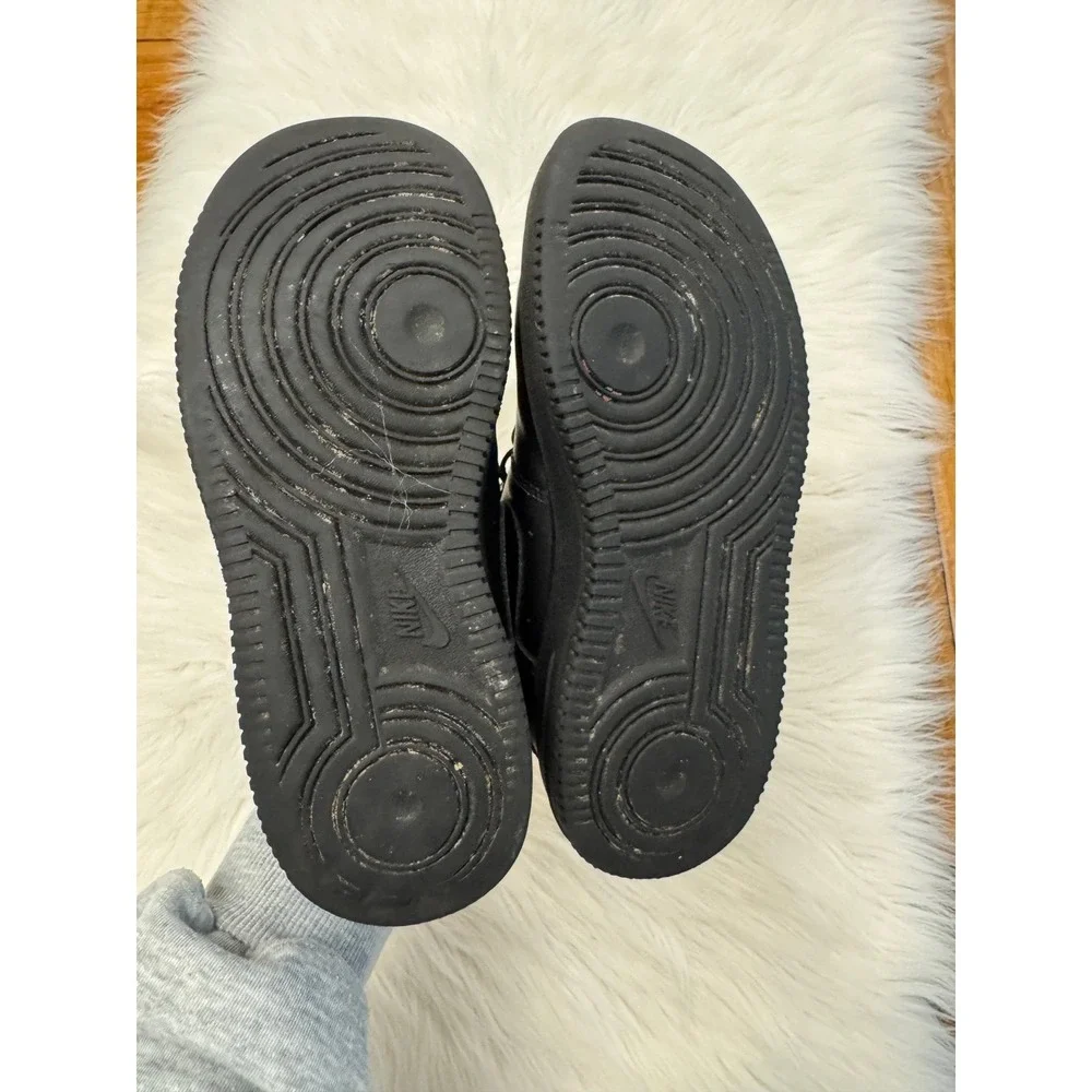 Black Nike sneakers size 3Y